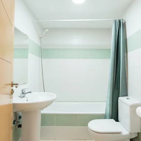 Lu&cia City Centre Victoria 4 *